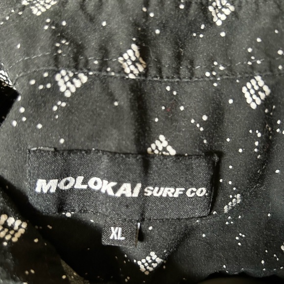 #95 Molokai surf co. button front short sleeve shirt - Picture 2 of 3